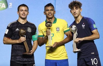 Feliz por el Balón de Oro pero más por el campeonato