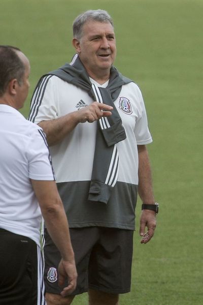 Martino sugerirá reducir extranjeros en la Liga MX