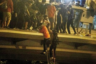 Amenazan con disparar a protestantes en Hong Kong