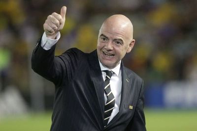 Infantino se declara “hincha total” del VAR