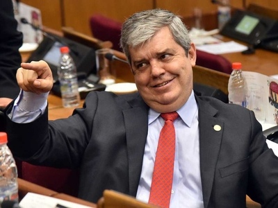 Llamativo silencio de Riera sobre el pedido de captura de Cartes
