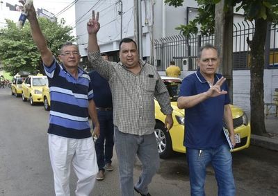 Echaron a taxistas que denunciaron “mafia” de paradas