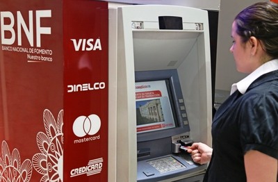 Hacienda inició pago de salarios a funcionarios públicos