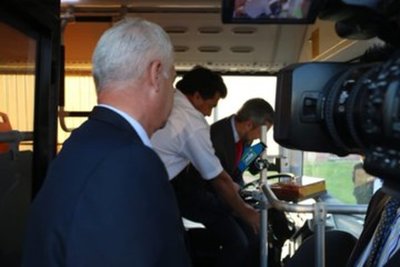 Presentan al Gobierno dos buses eléctricos para transporte público
