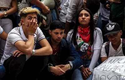 La muerte de un joven víctima de la violencia policial en una protesta conmociona a Colombia