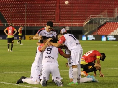Nacional golea y envía a Santani a la Intermedia