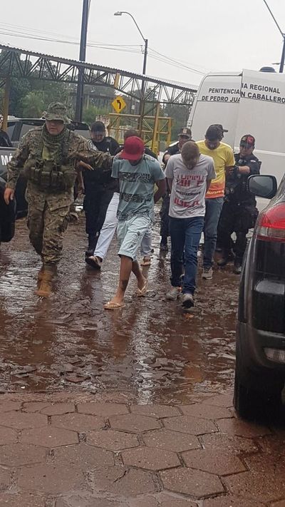 Expulsan a siete presuntos delincuentes brasileños del país