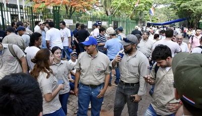 Senado concede reprogramación a la ANDE para aumento de salarios