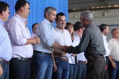 Gobierno entregó seguro agrícola a más de mil beneficiarios en Caazapá