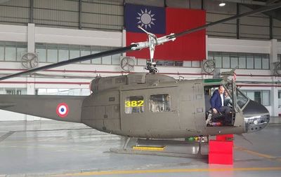 Taiwán dona a nuestro país tres helicópteros UH-1H
