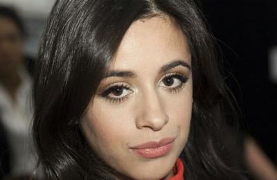 Camila Cabello confiesa haber cometido un robo en una visita al Palacio de Kensington
