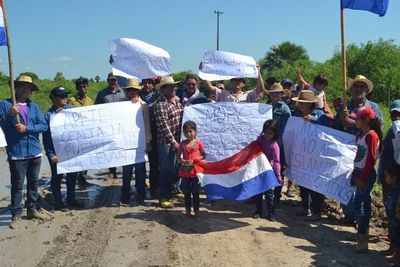 Se manifiestan para exigir reparación de caminos