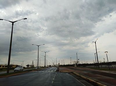 Anuncian domingo con lluvias y tormentas