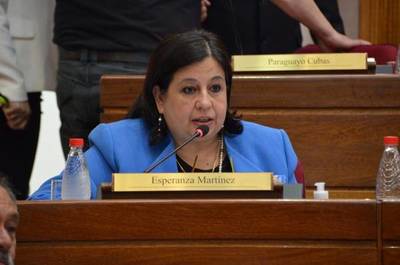 Esperanza Martínez: “Kencho” Rodríguez debe asumir en remplazo de Paraguayo Cubas