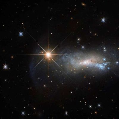 Hallan una estrella que fulgura millones de veces más fuerte que el Sol