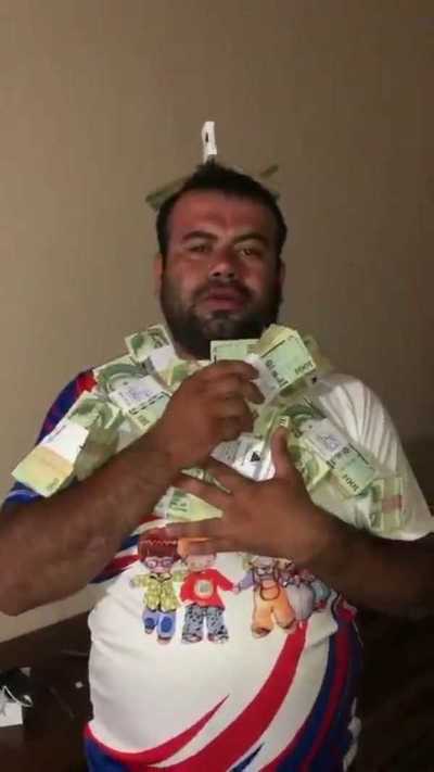 Abren sumario a jefe de oficina de Karapaí por alarde de dinero