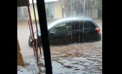 Torrencial lluvia “inunda” varios barrios de Encarnación
