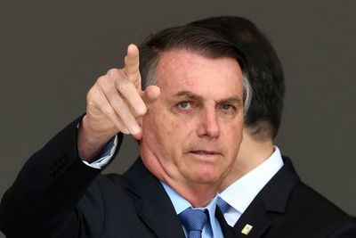 Bolsonaro dice que Argentina “pierde mucho más” si pelea con Brasil