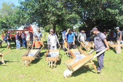 Donación de carretillas de madera fue por pedido de los propios oleros