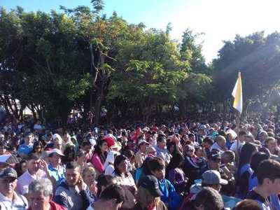 Explanada de Caacupé recibe a multitud de fieles