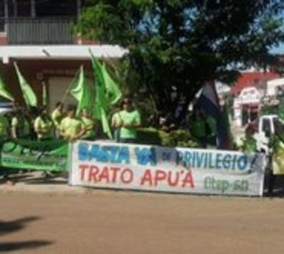 Escrachan a Silvio Ovelar frente a su casa en Coronel Oviedo