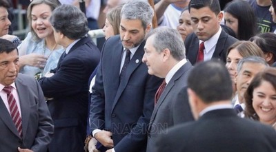 Reciben al presidente en Caacupé al grito de "Vendepatria"