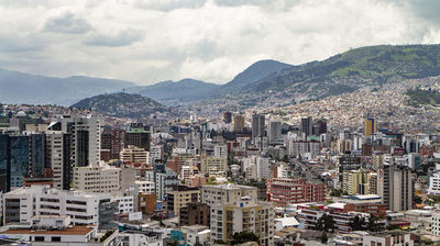 Dos fuertes sismos sacudieron la capital de Ecuador en un mismo día