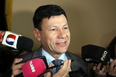 Que regalen a congresistas pasajes a EE.UU. para ver quienes aceptan, van y regresan, pide diputado colorado