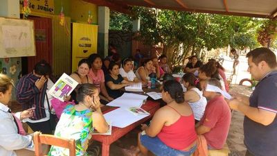 Madres del Programa Abrazo aprenden a ahorrar