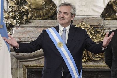 Gobierno argentino anuncia decreto para frenar los despidos durante 6 meses