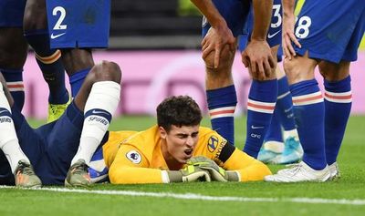 Tottenham sanciona al aficionado que tiró un vaso a Kepa