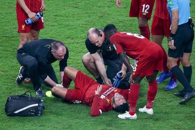 Oxlade Chamberlain, baja en el Liverpool hasta el próximo año