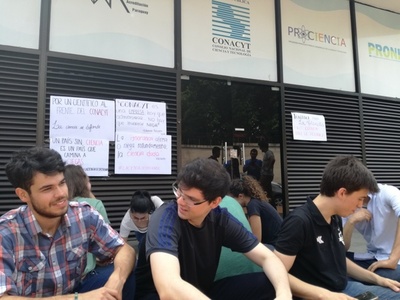“La ciencia se defiende”: Universitarios exigen un científico al frente de Conacyt