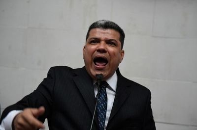 Presidente de Parlamento venezolano elegido por chavistas dice que Guaidó “es el pasado”