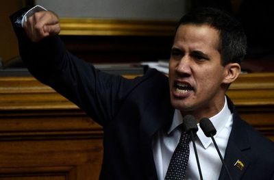 Guaidó es ratificado presidente del Parlamento por diputados de oposición