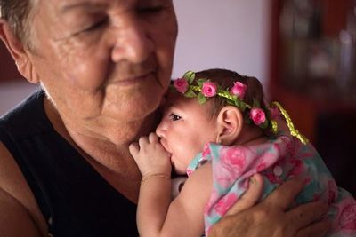Bebés de madres con zika sin síntomas al nacer muestran leves retrasos en desarrollo