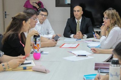 Capacitación a funcionarios de Salud Pública para atención a pacientes con dengue