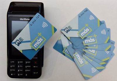Lamentan suspensión de cargas remotas para tarjetas Más