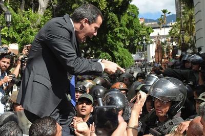 Guaidó busca revivir la calle en su intento por expulsar a Maduro