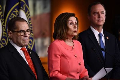Pelosi nombra a los legisladores que serán fiscales en juicio a Trump