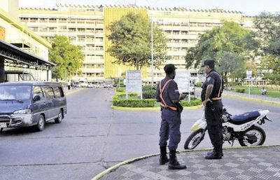 Investigan muerte de un hombre con cuadro de dengue