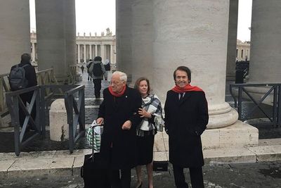 Raphael se reúne con el papa e inaugura proyecto solidario para “sin techo”