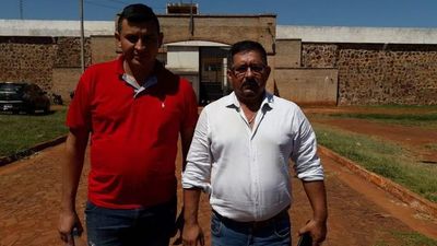 Defiende a guardiacárceles y pide que autoridades se callen