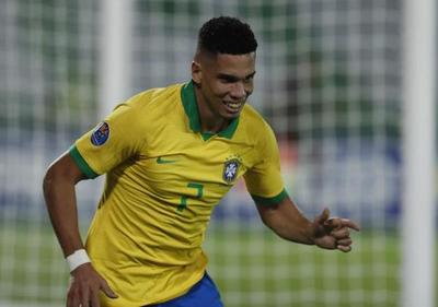 Brasil y Uruguay ganan con lo mínimo en la noche de Paulinho y Rossi