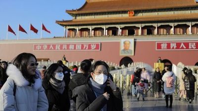 China confirma una cuarta muerte por la neumonía de Wuhan