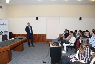 Habilitan convocatoria para becas de estancia corta en España