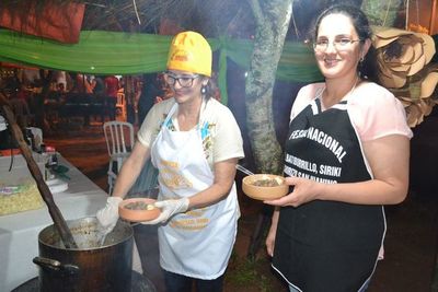Música y gastronomía en el festival del batiburrillo, en San Juan, Misiones