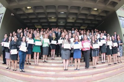 Proyectan otorgar unas cuatrocientas becas este año