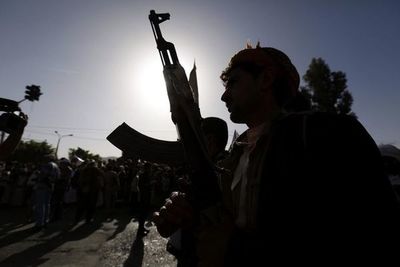 Rebeldes hutíes toman eje estratégico en torno a capital de Yemen