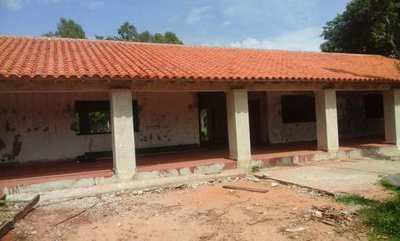 Curuguaty: Docente denuncia que luego de tres años, no concluyen reparación de una escuela